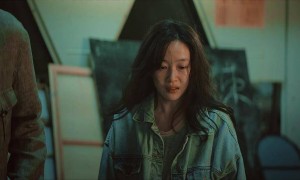 刘美含主演电影《逆行人生》正在热映 首挑母亲角色反差感十足